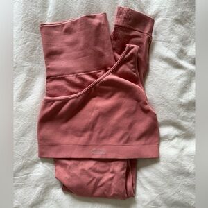 Set Active x OUAI sports bra and legging set